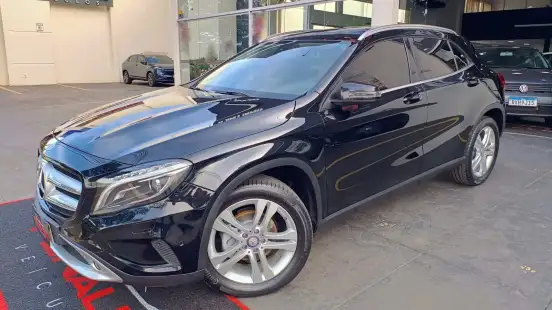 MERCEDES-BENZ-GLA 200-2017
