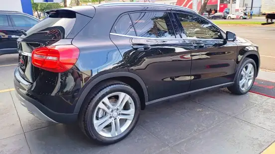 MERCEDES-BENZ-GLA 200-2017