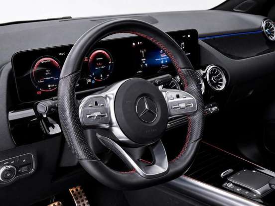 MERCEDES-BENZ-GLA 200-2022