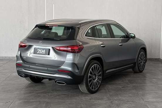 MERCEDES-BENZ-GLA 200-2024