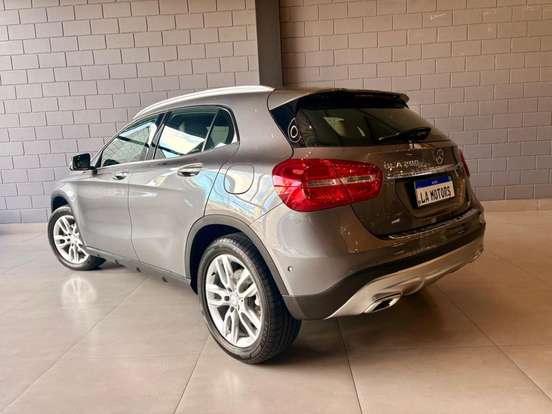 MERCEDES-BENZ-GLA 200-2015