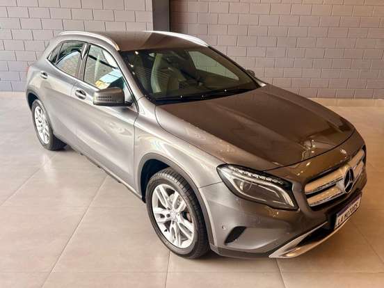 MERCEDES-BENZ-GLA 200-2015