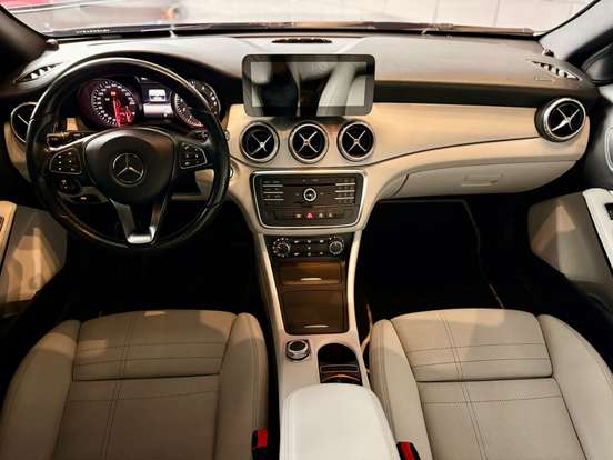 MERCEDES-BENZ-GLA 200-2015