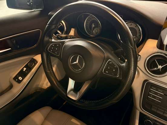 MERCEDES-BENZ-GLA 200-2015