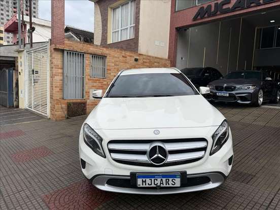 MERCEDES-BENZ-GLA 200-2015