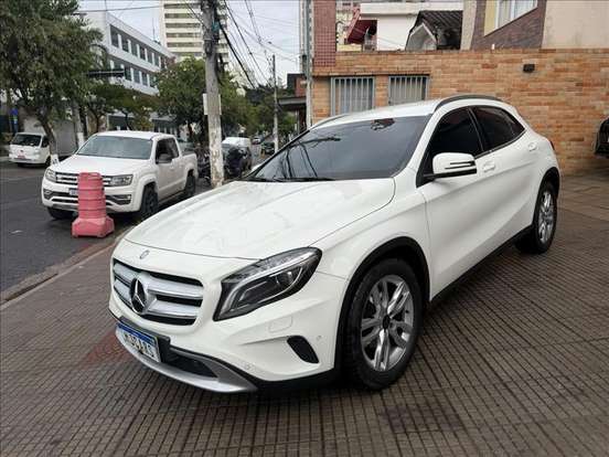 MERCEDES-BENZ-GLA 200-2015