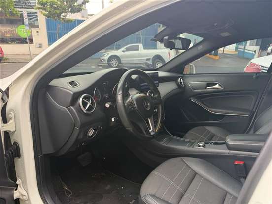 MERCEDES-BENZ-GLA 200-2015