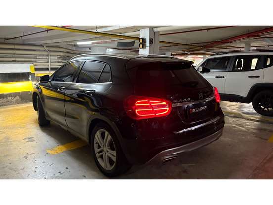 MERCEDES-BENZ-GLA 200-2017