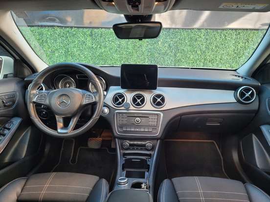 MERCEDES-BENZ-GLA 200-2017