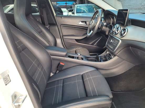 MERCEDES-BENZ-GLA 200-2017