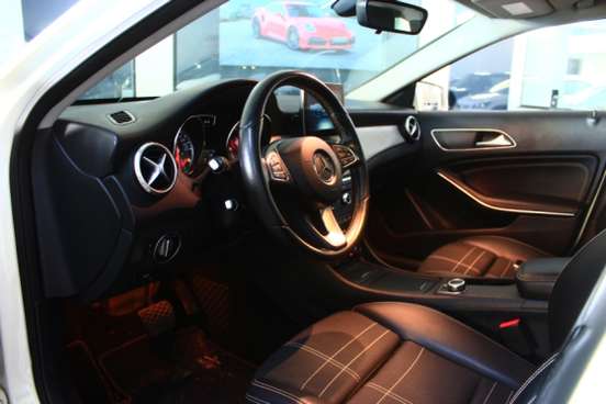 MERCEDES-BENZ-GLA 200-2016
