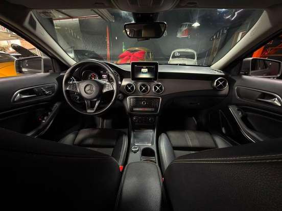 MERCEDES-BENZ-GLA 200-2018