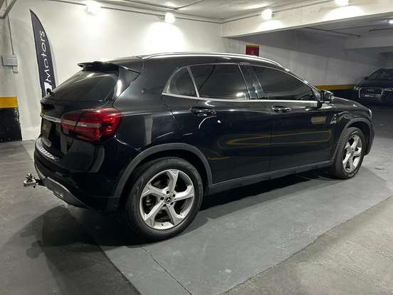 MERCEDES-BENZ-GLA 200-2019