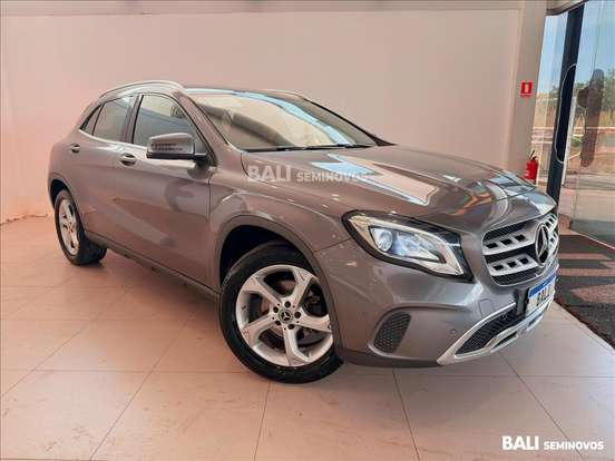 MERCEDES-BENZ-GLA 200-2019