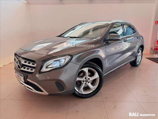 MERCEDES-BENZ-GLA 200-2019