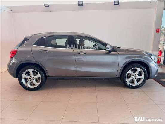 MERCEDES-BENZ-GLA 200-2019