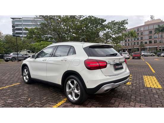 MERCEDES-BENZ-GLA 200-2017