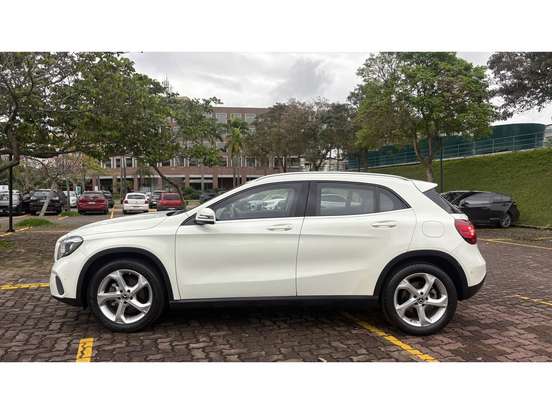 MERCEDES-BENZ-GLA 200-2017