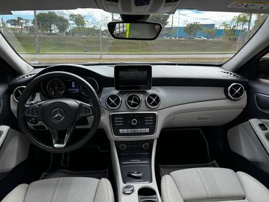 MERCEDES-BENZ-GLA 200-2018