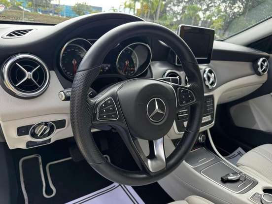MERCEDES-BENZ-GLA 200-2018
