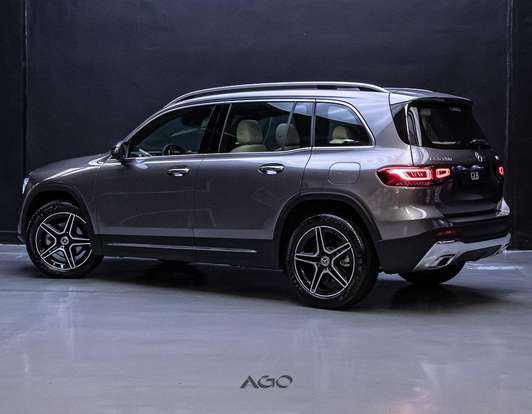MERCEDES-BENZ-GLB 200-2023