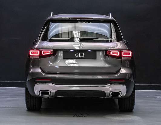 MERCEDES-BENZ-GLB 200-2023