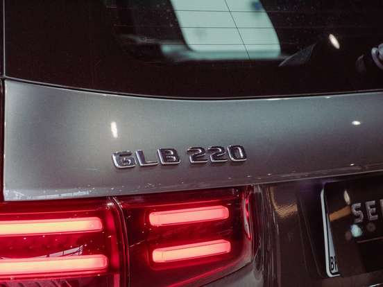 MERCEDES-BENZ-GLB 220-2.0 MHEV AMG LINE 4MATIC 8G-DCT MERCEDES-BENZ-GLB 220-2024