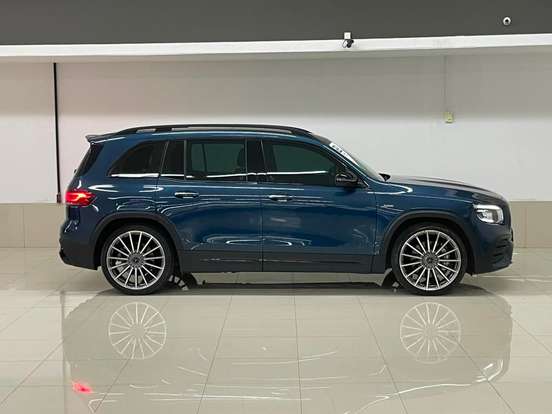 MERCEDES-BENZ-GLB 35 AMG-2022