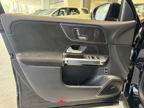 MERCEDES-BENZ-GLB 35 AMG-2024