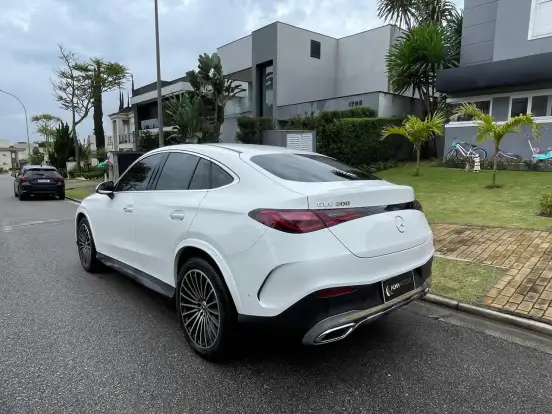 MERCEDES-BENZ-GLC 300-2025