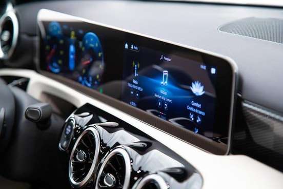 MERCEDES-BENZ-A 200-2019
