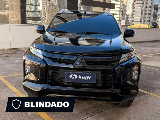 MITSUBISHI L200 TRITON 2.4 16V TURBO DIESEL SPORT HPE-S CD 4P 4X4 AUTOMÁTICO