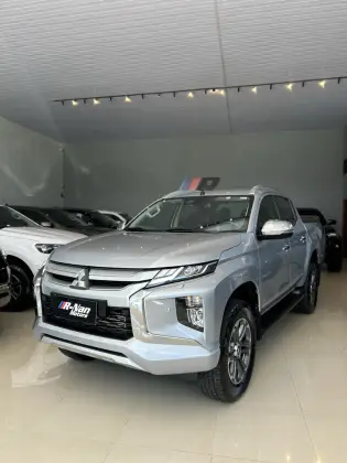 MITSUBISHI L200 TRITON 2.4 16V TURBO DIESEL SPORT HPE-S CD 4P 4X4 AUTOMÁTICO