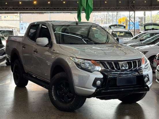 MITSUBISHI-L200 TRITON-2.4 16V TURBO DIESEL OUTDOOR GLX CD 4X4 MANUAL MITSUBISHI-L200 TRITON-2023