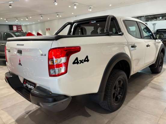 MITSUBISHI-L200 TRITON-2.4 16V TURBO DIESEL SPORT OUTDOOR GLS CD 4P 4X4 AUTOMÁTICO MITSUBISHI-L200 TRITON-2024