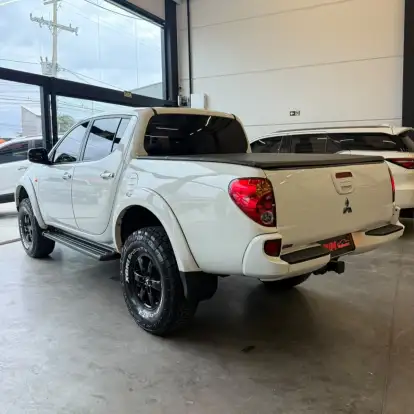 MITSUBISHI-L200 TRITON-3.2 HPE 4X4 CD 16V TURBO INTERCOOLER DIESEL 4P AUTOMÁTICO MITSUBISHI-L200 TRITON-2013