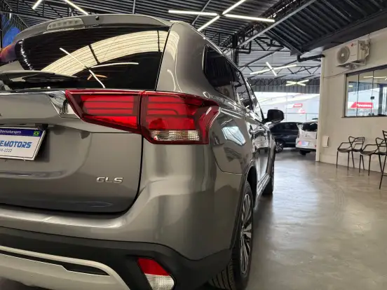 MITSUBISHI-OUTLANDER-2.0 MIVEC GASOLINA GLS AUTOMÁTICO MITSUBISHI-OUTLANDER-2018