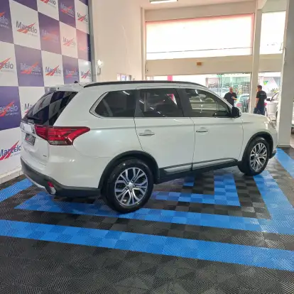 MITSUBISHI-OUTLANDER-2.2 4X4 16V DIESEL 4P AUTOMÁTICO MITSUBISHI-OUTLANDER-2015