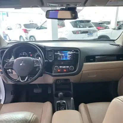 MITSUBISHI-OUTLANDER-2.2 4X4 16V DIESEL 4P AUTOMÁTICO MITSUBISHI-OUTLANDER-2015