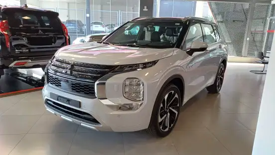 MITSUBISHI-OUTLANDER-2025