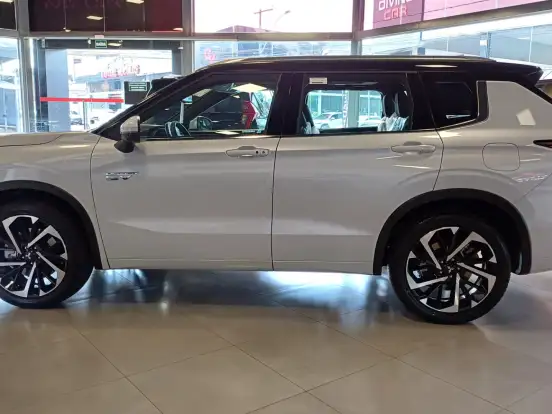 MITSUBISHI-OUTLANDER-2.4 PHEV SIGNATURE S-AWC DHT MITSUBISHI-OUTLANDER-2025