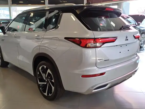 MITSUBISHI-OUTLANDER-2.4 PHEV SIGNATURE S-AWC DHT MITSUBISHI-OUTLANDER-2025