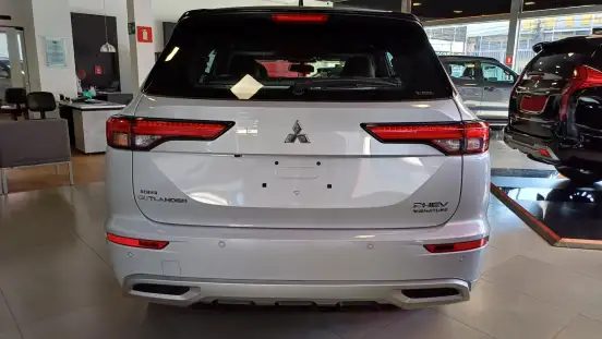 MITSUBISHI-OUTLANDER-2025