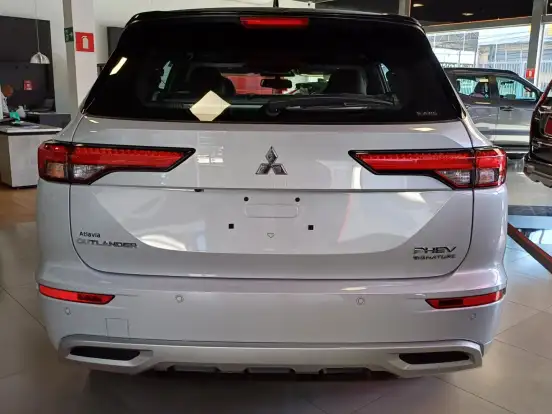 MITSUBISHI-OUTLANDER-2.4 PHEV SIGNATURE S-AWC DHT MITSUBISHI-OUTLANDER-2025