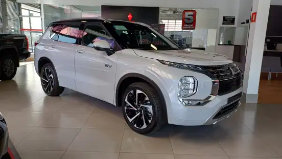 MITSUBISHI-OUTLANDER-2025