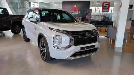MITSUBISHI-OUTLANDER-2025