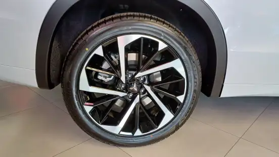 MITSUBISHI-OUTLANDER-2025