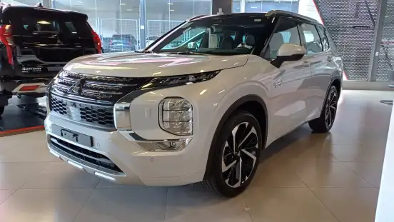 MITSUBISHI-OUTLANDER-2025