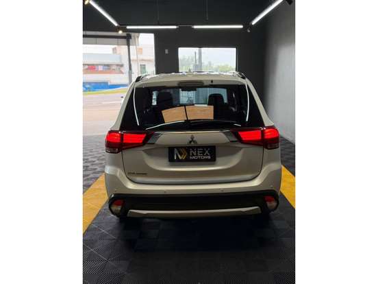 MITSUBISHI-OUTLANDER-2.0 16V GASOLINA 4P AUTOMÁTICO MITSUBISHI-OUTLANDER-2015
