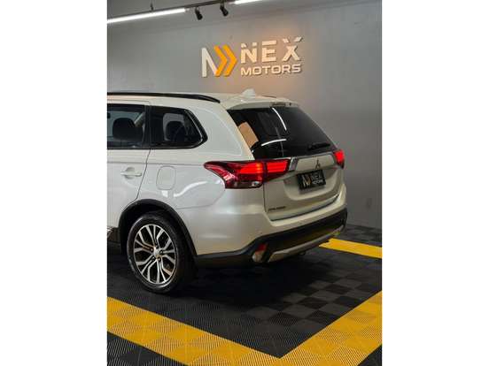 MITSUBISHI-OUTLANDER-2015